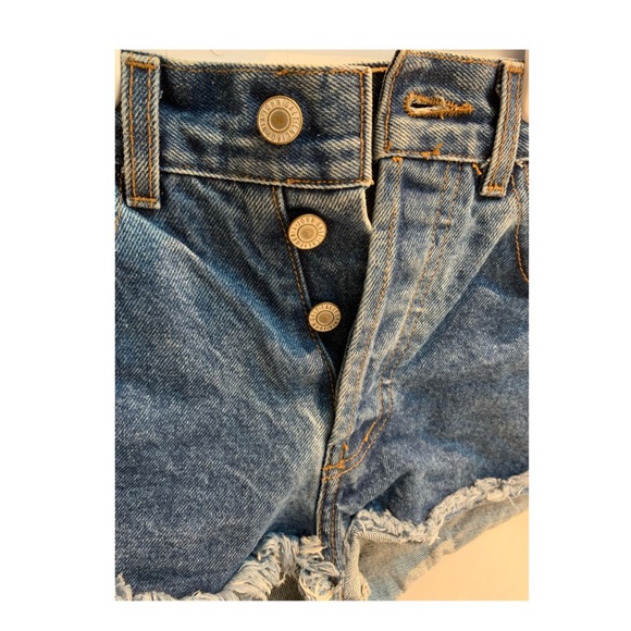 Brandy Melville John Galt Jean Shorts - Picture 4 of 4